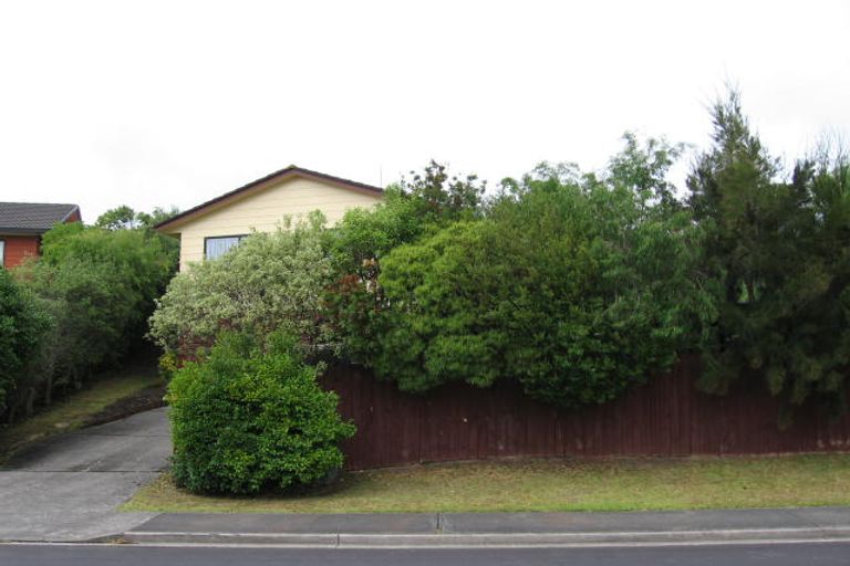 Photo of property in 14 Sevilla Place, Unsworth Heights, Auckland, 0632