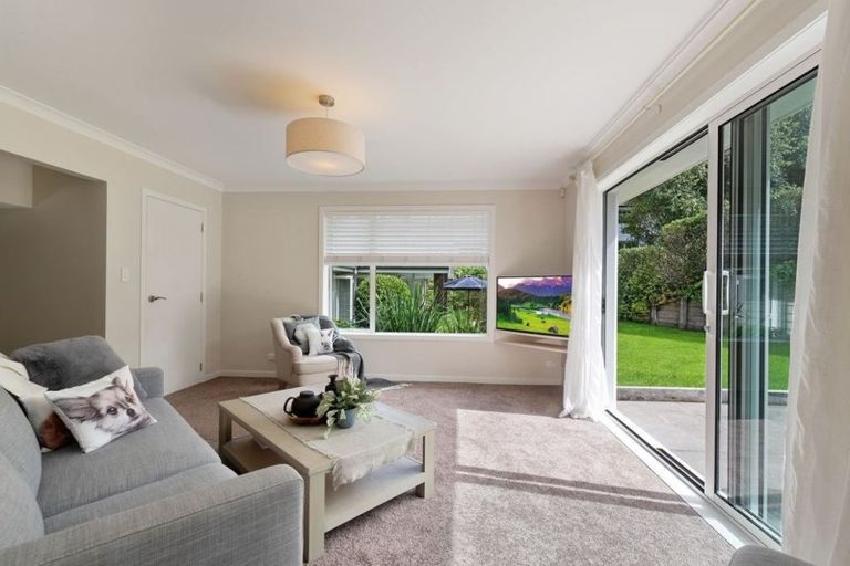 Photo of property in 59a Lonely Road, Fairview Heights, Auckland, 0632