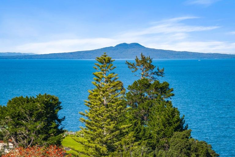 Photo of property in 7 Tiri Road, Manly, Whangaparaoa, 0930