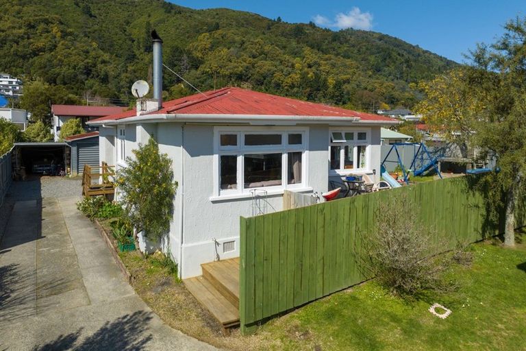 Photo of property in 49a Hampden Street, Picton, 7220