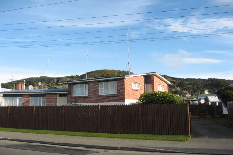 Photo of property in 240 Marine Parade, Bluff, 9814