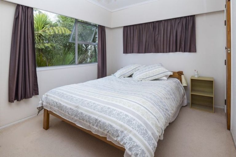 Photo of property in 17 Tanglewood Place, Cockle Bay, Auckland, 2014