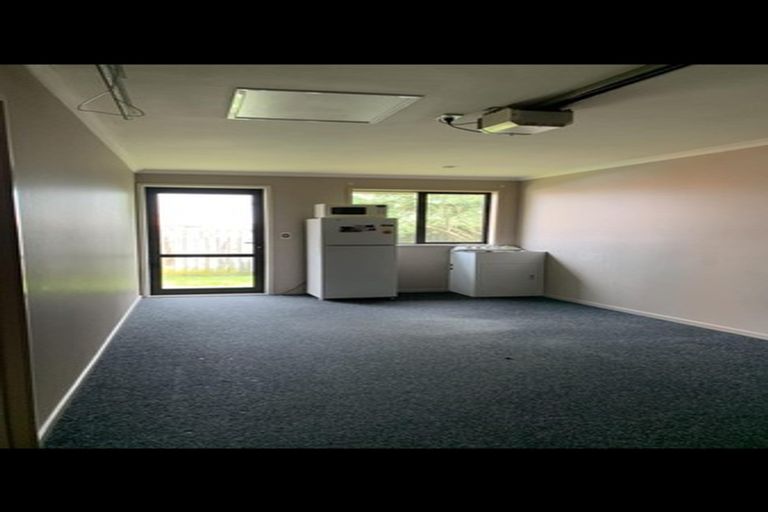 Photo of property in 33 Plumley Crescent, Mangere, Auckland, 2022