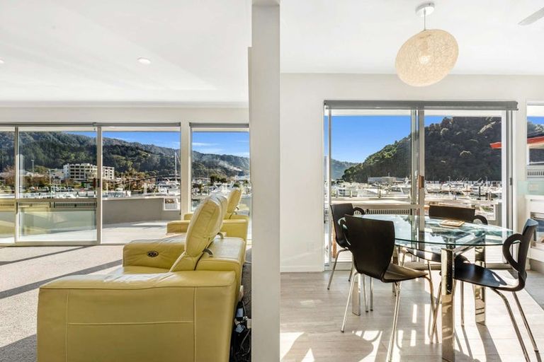 Photo of property in 39 Waikawa Road, Picton, 7220