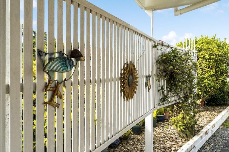 Photo of property in 2/9 Annette Avenue, Te Atatu South, Auckland, 0610