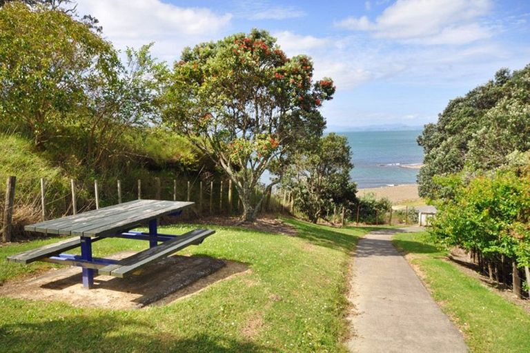 Photo of property in 41 Howard Road, Orere Point, 2585