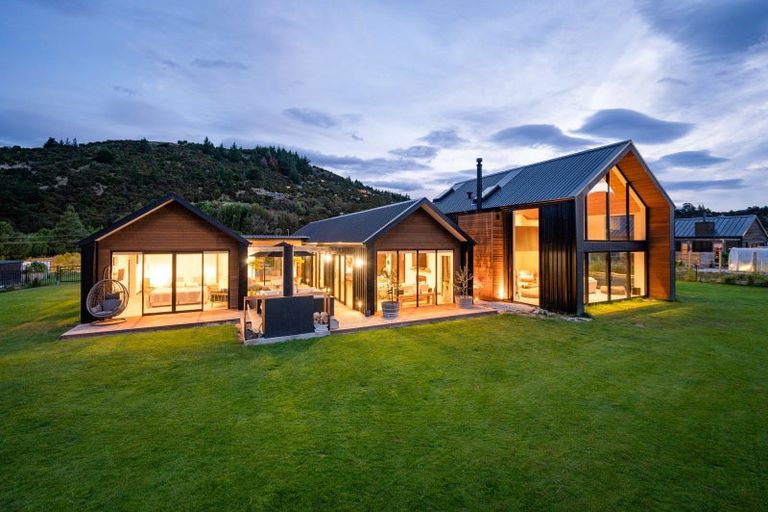 Photo of property in 672 Aubrey Road, Wanaka, 9305