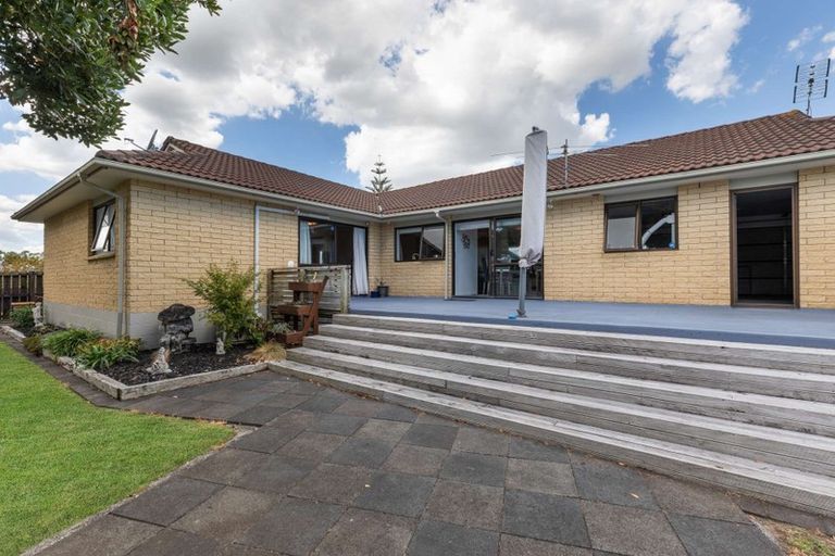Photo of property in 12 Harbour Crest Drive, Waiuku, 2123