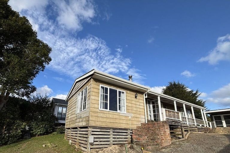 Photo of property in 17 Hookway Grove, Paraparaumu, 5032