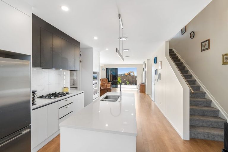 Photo of property in 11 Sunnyheights Road, Orewa, 0931