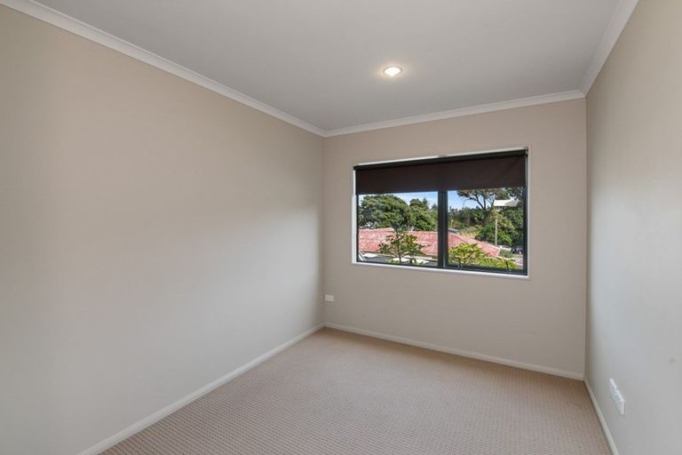 Photo of property in Te Kakariki Apartments, 2/2 Wellington Road, Paekakariki, 5034