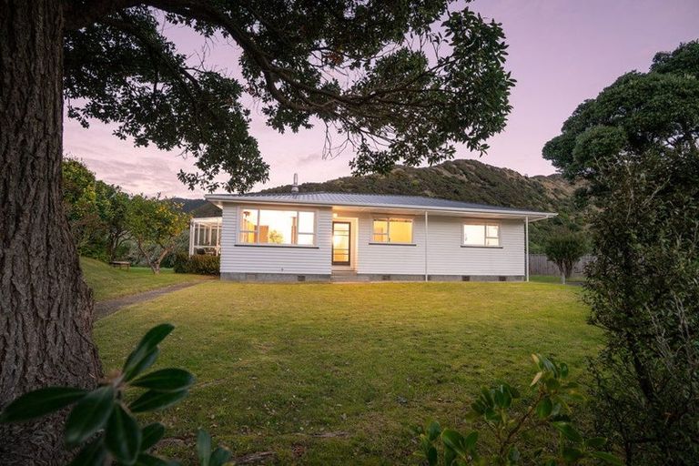 Photo of property in 100 Tilley Road, Paekakariki, 5034