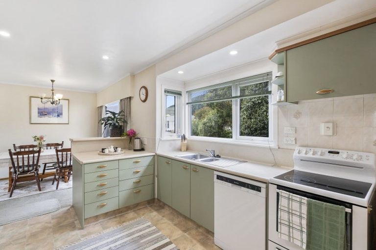 Photo of property in 72 Raroa Terrace, Tawa, Wellington, 5028