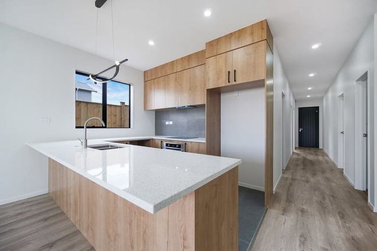 Photo of property in 8 Enchantment Lane, Karaka, Papakura, 2113