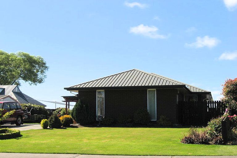 Photo of property in 16 Ashby Grove, Kaiapoi, 7630