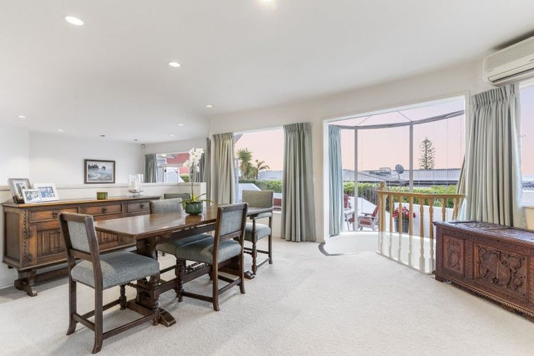 Photo of property in 4 Pacific Parade, Army Bay, Whangaparaoa, 0930