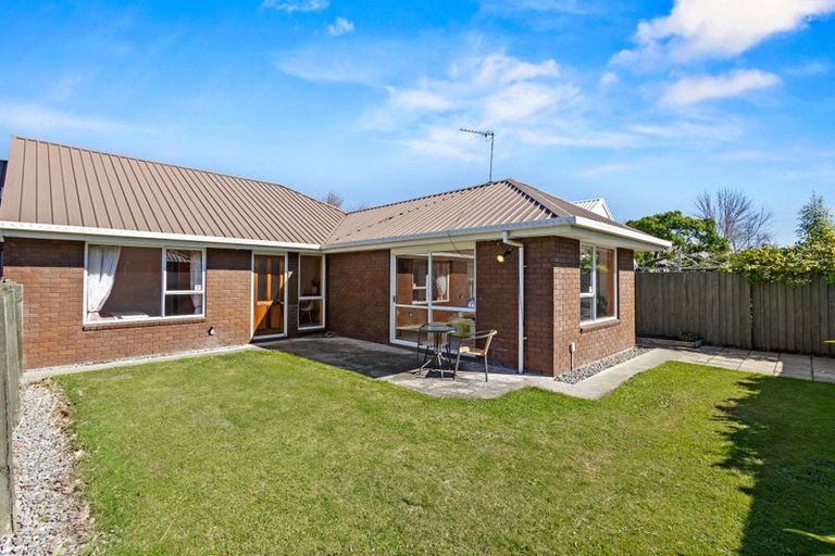 Photo of property in 2/3 Claverley Gardens, Avonhead, Christchurch, 8042