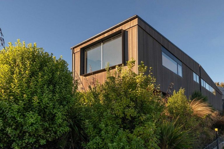 Photo of property in 6 Akitu Rise, Wanaka, 9305