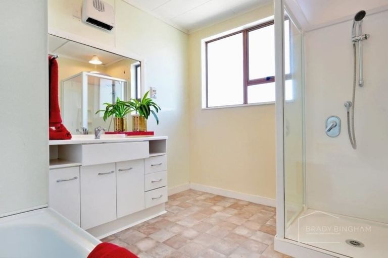 Photo of property in 82 Victoria Street, Carterton, 5713