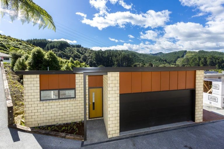Photo of property in 61a Riverstone Drive, Riverstone Terraces, Upper Hutt, 5018