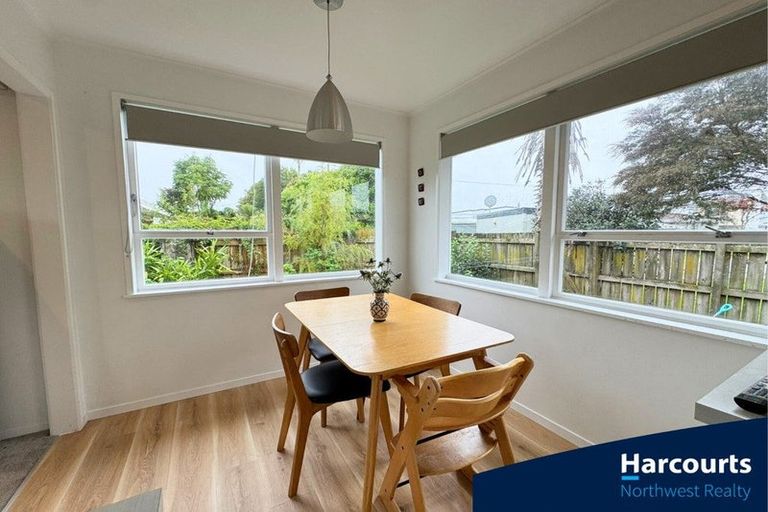 Photo of property in 20 Edgerton Road, Te Atatu Peninsula, Auckland, 0610