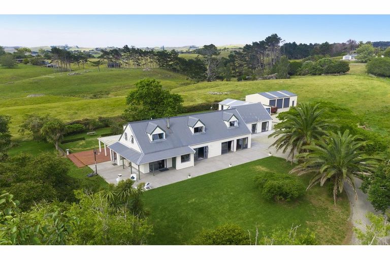 Photo of property in 42 Codlin Road, Waiuku, 2683