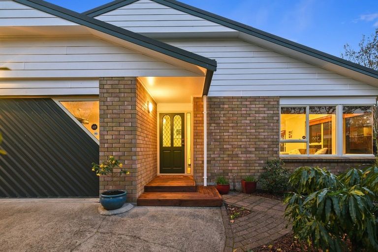 Photo of property in 16 Sunny Dale, Western Heights, Hamilton, 3200