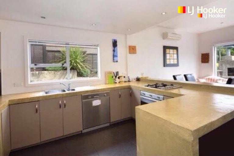 Photo of property in 27 Earls Road, Saint Clair, Dunedin, 9012