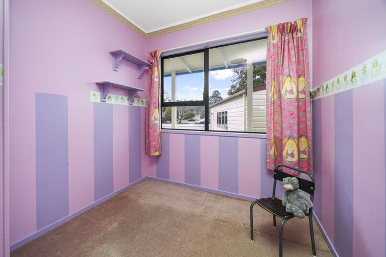 Photo of property in 39 Redlands Grove, Swanson, Auckland, 0612