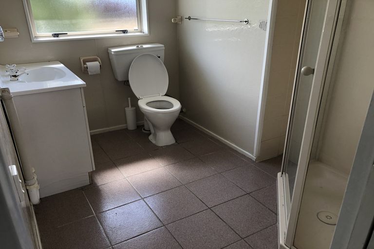 Photo of property in 7 Chilcott Road, Henderson, Auckland, 0612