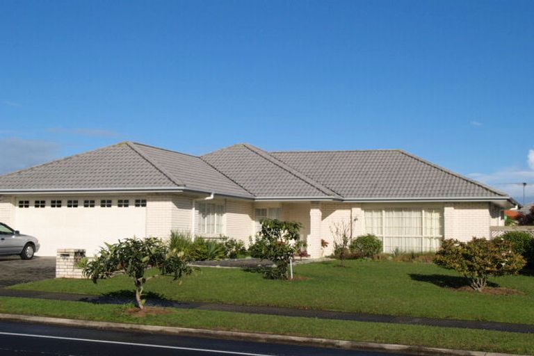 Photo of property in 99 Golfland Drive, Golflands, Auckland, 2013