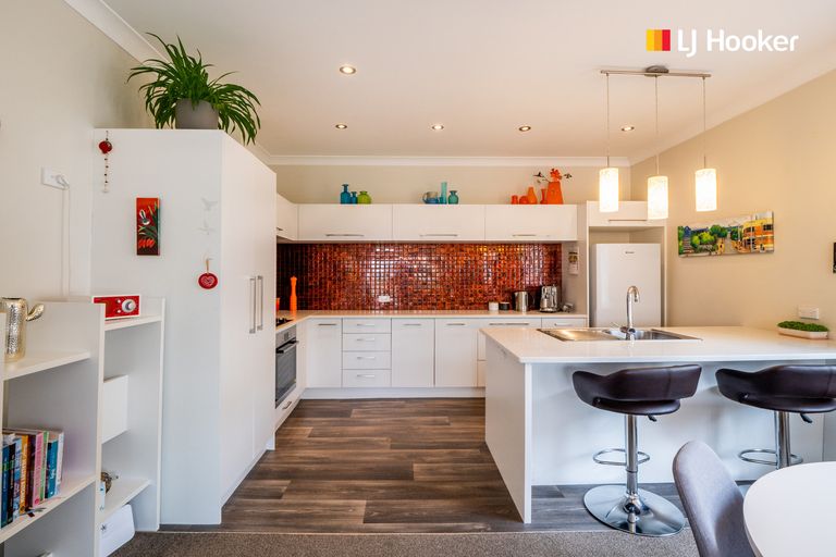 Photo of property in 16 West Avenue, Saint Clair, Dunedin, 9012