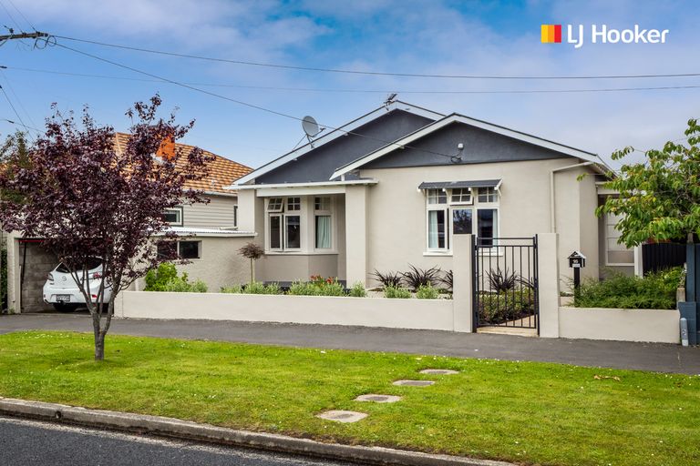 Photo of property in 16 West Avenue, Saint Clair, Dunedin, 9012