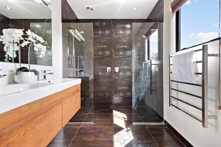 Photo of property in 13 Hovingham Court, Jacks Point, Queenstown, 9371