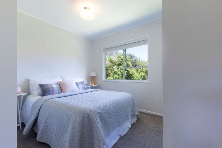 Photo of property in 133 Millbrook Road, Sunnyvale, Auckland, 0612