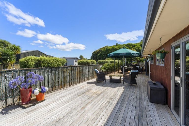 Photo of property in 14 Tararua Crescent, Otaki, 5512