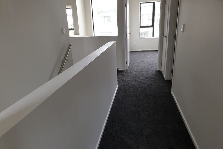 Photo of property in 16 Millcroft Lane, Ranui, Auckland, 0612