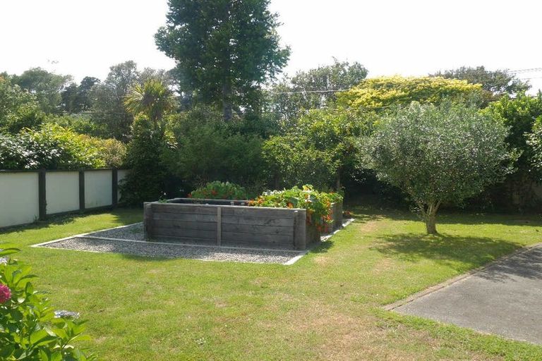 Photo of property in 9 Alexander Street, Waikanae, 5036
