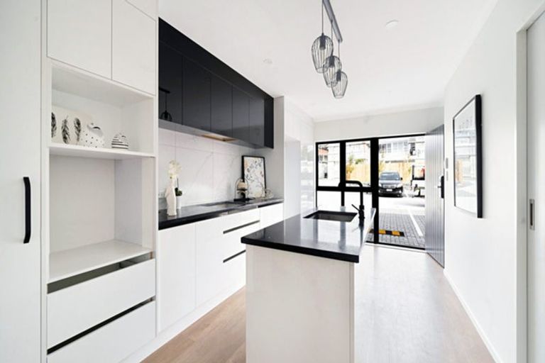 Photo of property in 3/32 Brandon Road, Glen Eden, Auckland, 0602