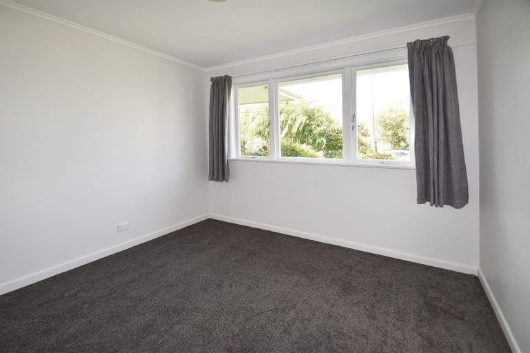 Photo of property in 4 Woodford Avenue, Henderson, Auckland, 0610
