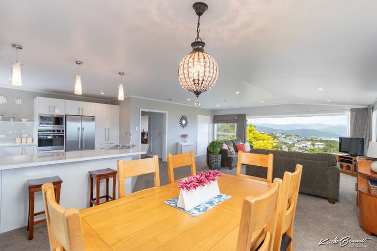 Photo of property in 39 Oakleigh Street, Maungaraki, Lower Hutt, 5010
