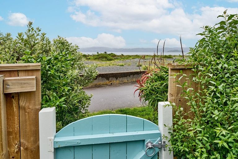 Photo of property in 30 Pukatea Street, Eastbourne, Lower Hutt, 5013