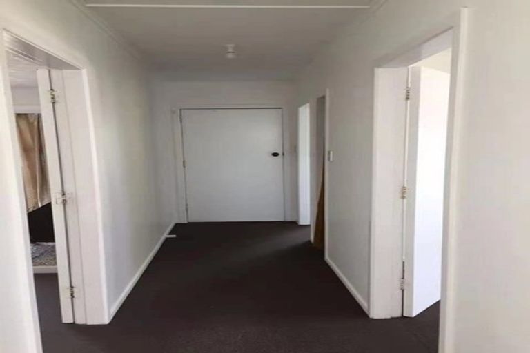 Photo of property in 36 Longburn Road, Henderson, Auckland, 0610