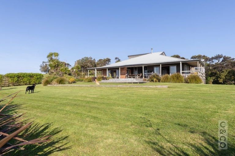 Photo of property in 457 Kiwitahi Road, Helensville, 0875