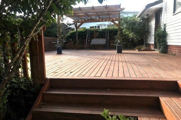 Photo of property in 53 Neal Avenue, Glenfield, Auckland, 0629