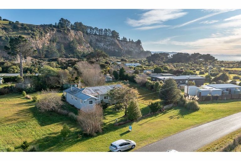 Photo of property in 73 Driver Street, Long Beach, Port Chalmers, 9081