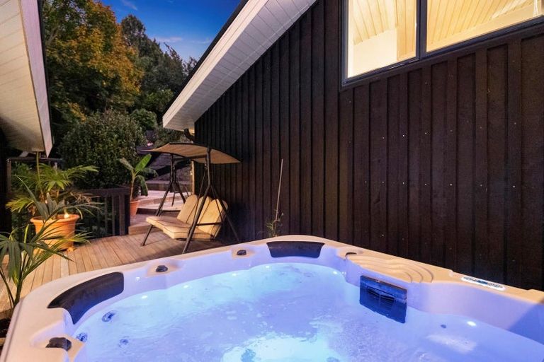 Photo of property in 70b Grand Vue Road, Kawaha Point, Rotorua, 3010