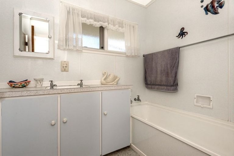 Photo of property in 97 Moana Road, Okitu, Gisborne, 4010