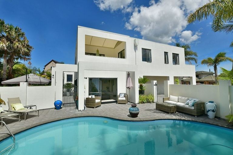 Photo of property in 8 Hobie Court, West Harbour, Auckland, 0618