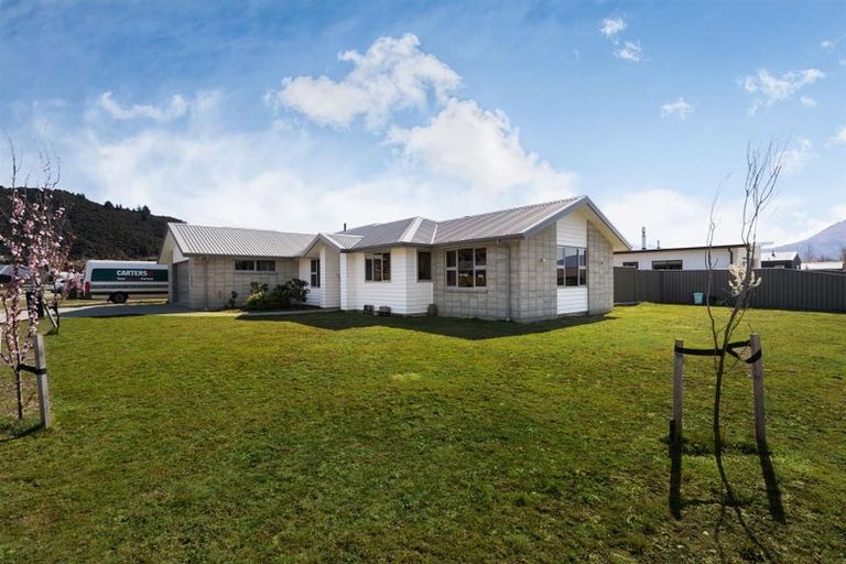 Photo of property in 18 Finch Street, Albert Town, Wanaka, 9305